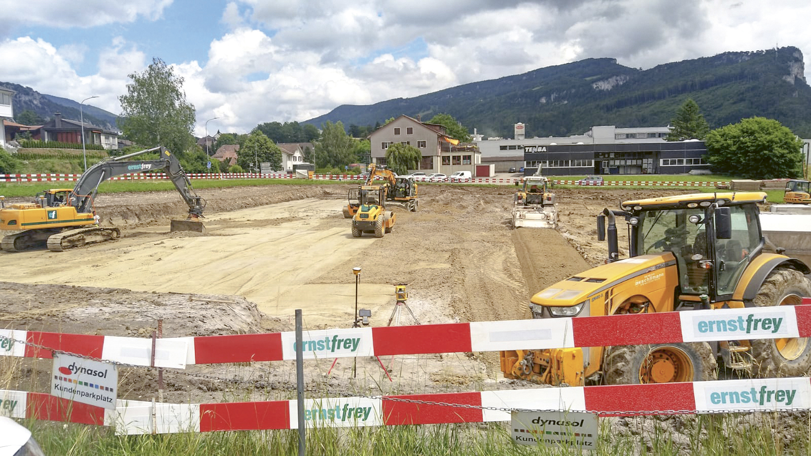 Ernst Frey, Strassen- und Tiefbau, 2021, Geschäftskunden, Solothurn, Balsthal, Thalstrasse, Werkleitungen, Bodenplatten und Umgebungsarbeiten